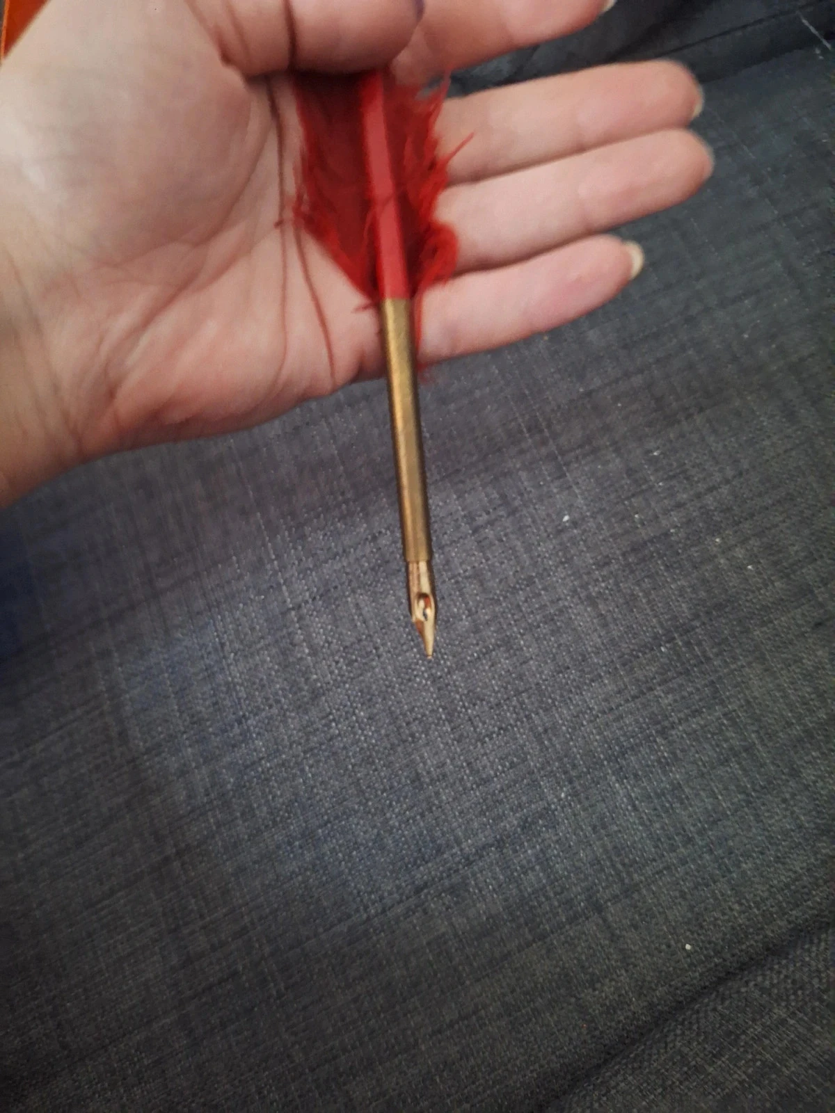 Conjunto de escrita antigo com tinteiro de vidro azul e pena vermelha – photo 3